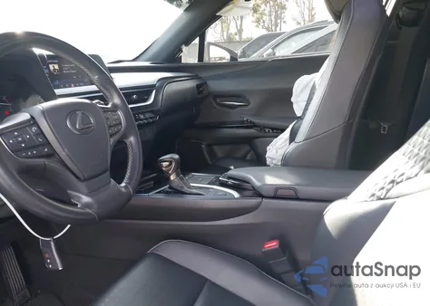 2019 Lexus Ux 200 z USA, uszkodzony, nr VIN JTHY3JBH3K2013818